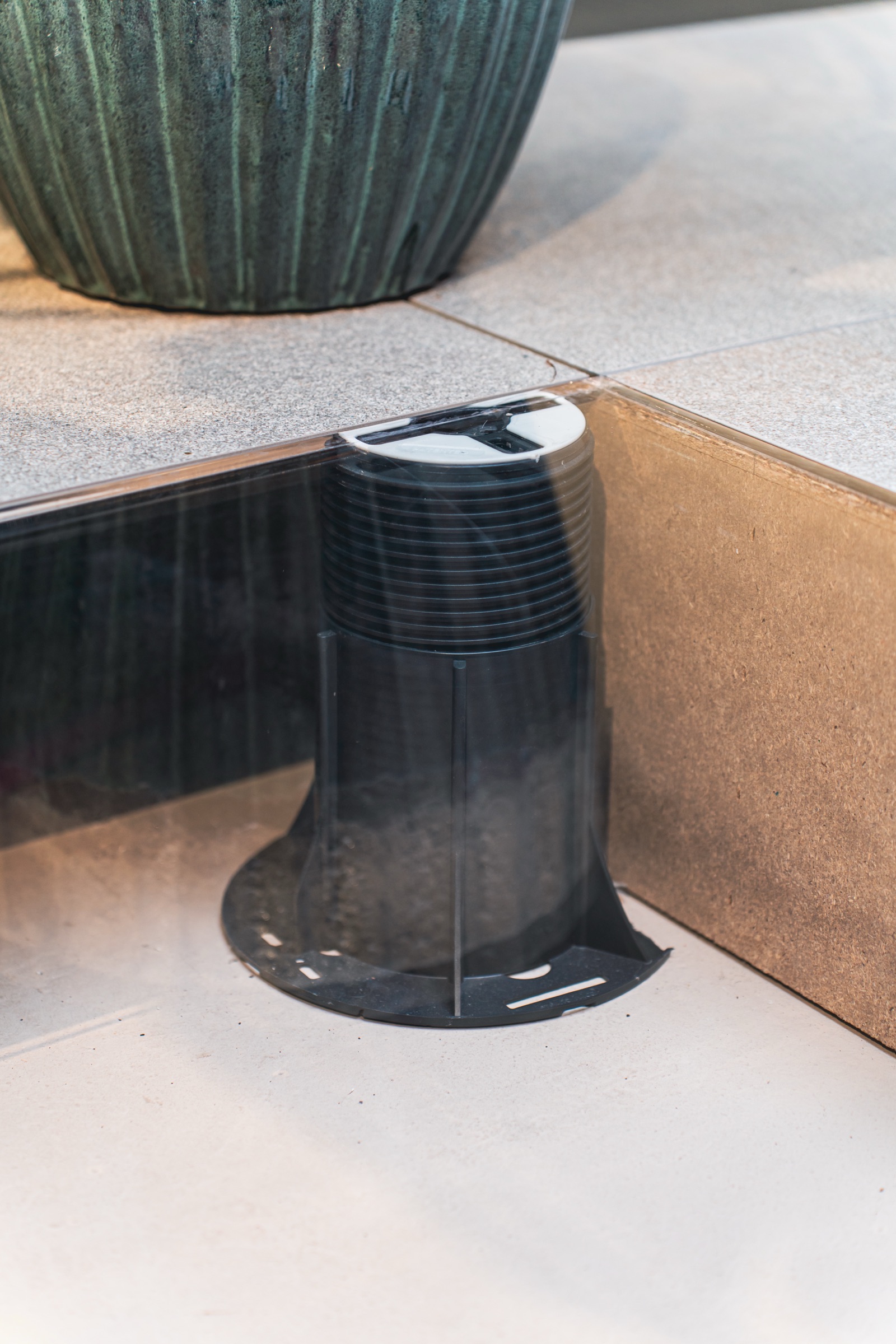 Piedino regolabile per decking sopraelevato